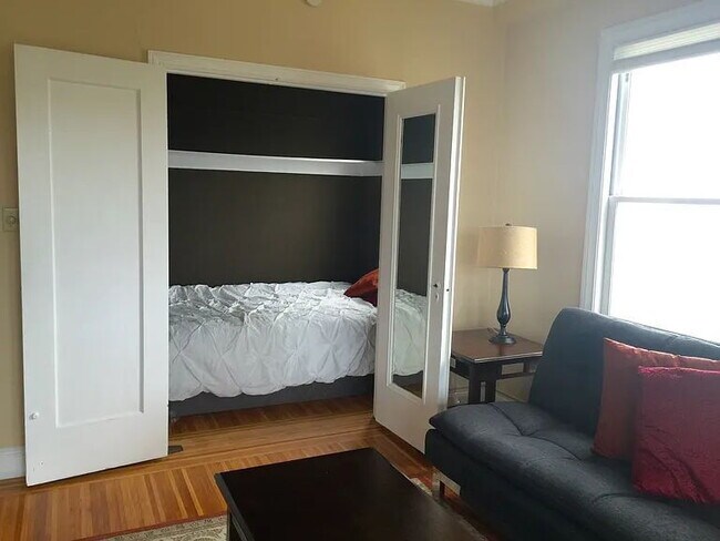 Building Photo - "Charming 1-Bedroom Oasis in Prime San Francisco Location!"