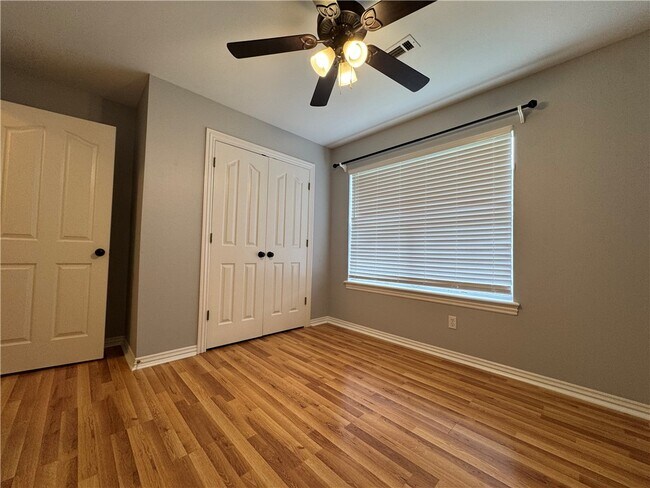 Building Photo - 4905 Hawthorne Way