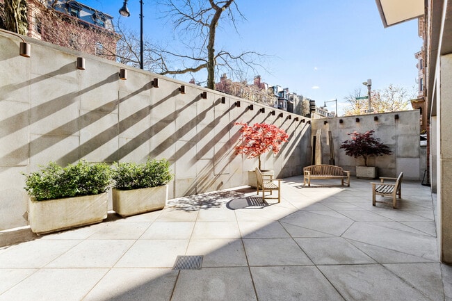 Building Photo - 180 Beacon St