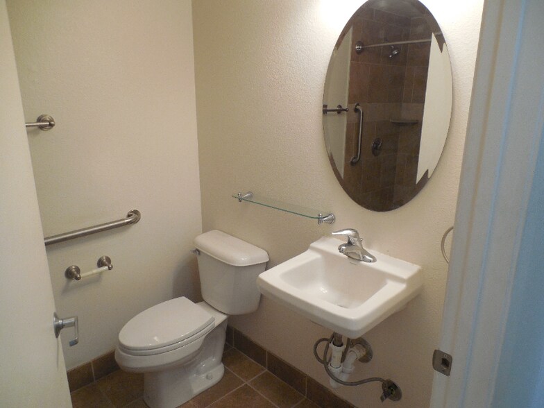 Building Photo - 825 SW Higgins Ave