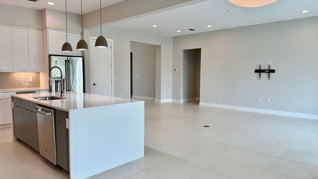 Building Photo - 7744 Sandhill Lake Dr