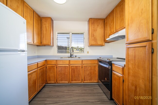 Building Photo - MOVE IN READY 3BR/1BA/2 TANDEM PKG IN AIEA...