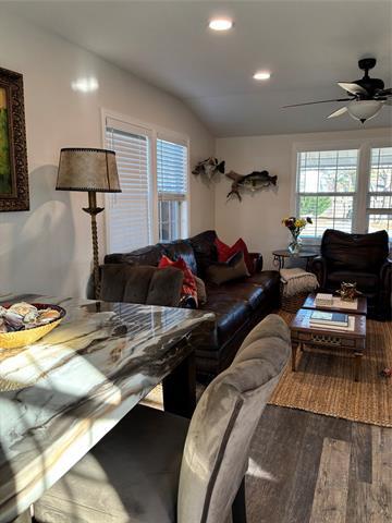 Building Photo - 2611 Peninsula Dr