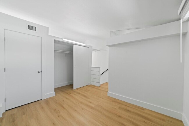 Building Photo - 1951 NE 51st St