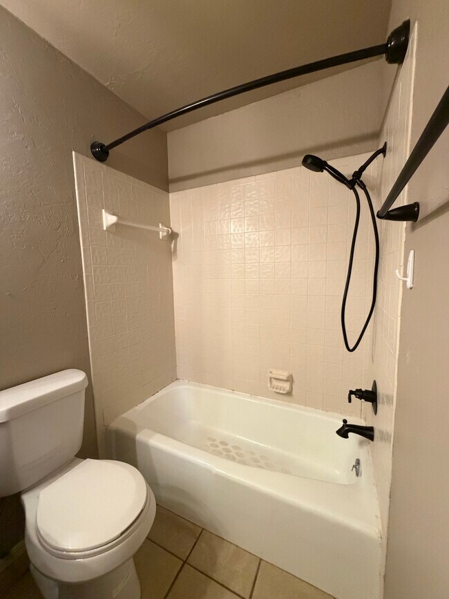 Building Photo - 418 Britton Ct