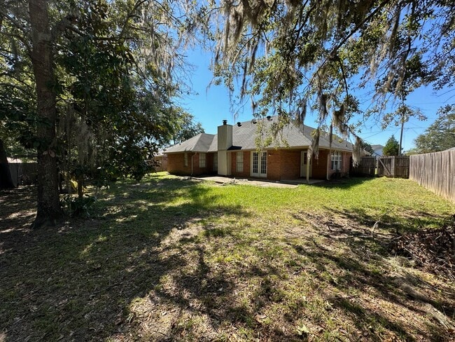 Building Photo - 886 Darrow Ln