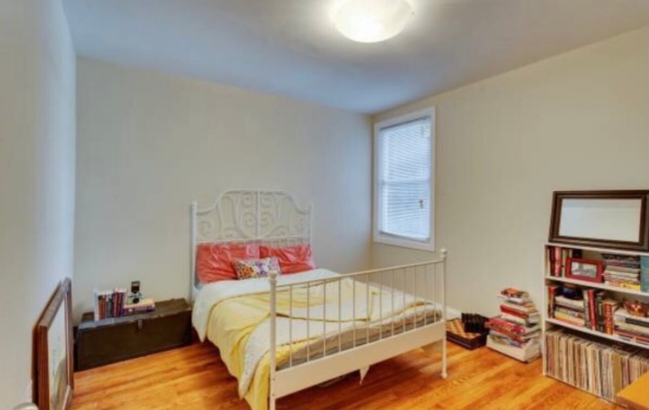 Building Photo - 1223 Orren St NE