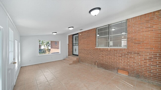 Building Photo - 1517 Michael St