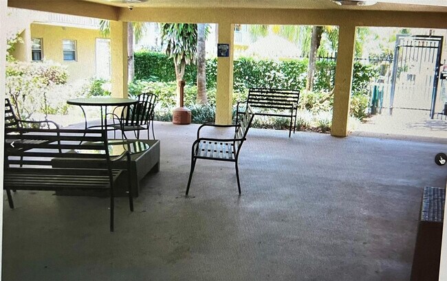 Building Photo - 5150 NE 6th Ave