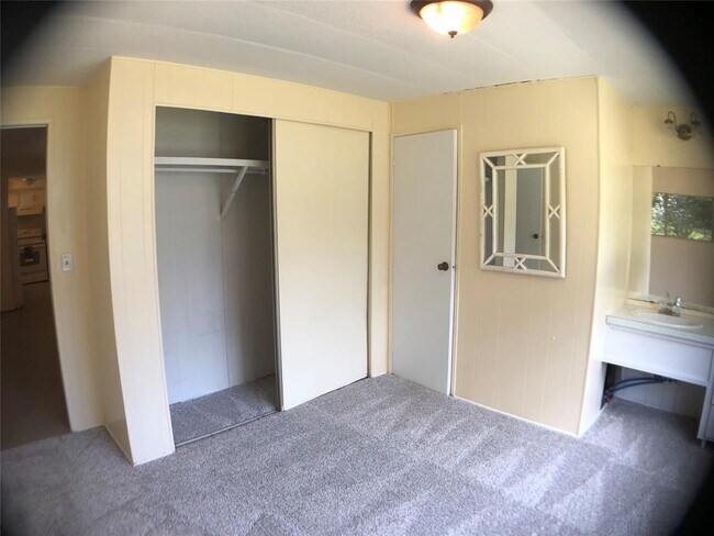 Building Photo - 9861 Rebecca Ln