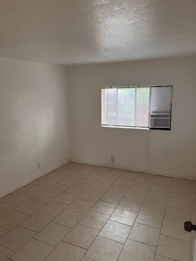 Building Photo - 2555 E Fort Lowell Rd