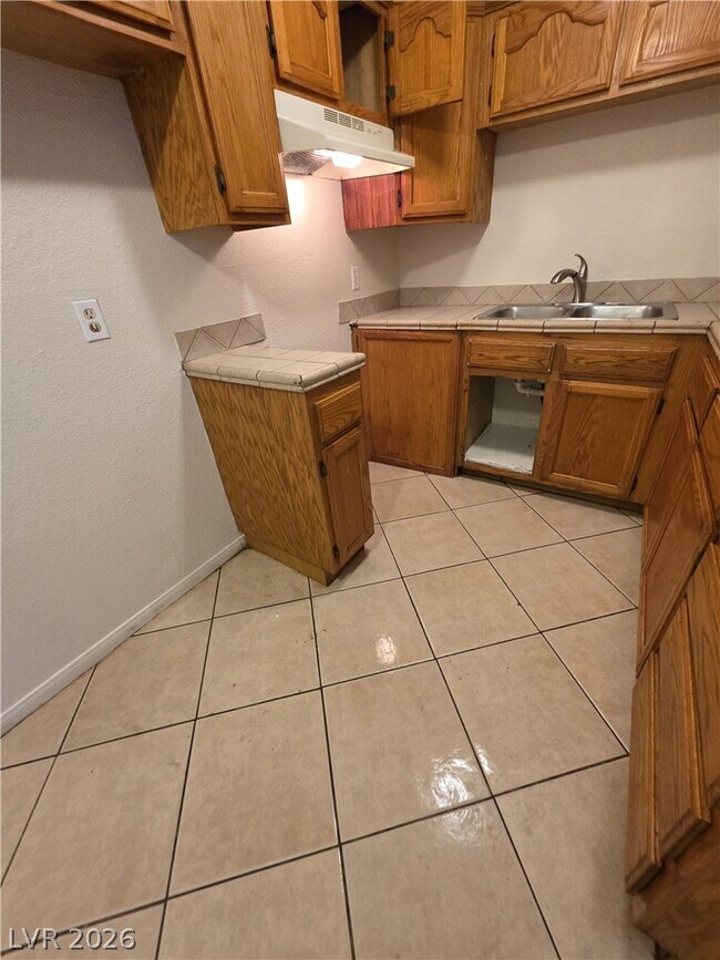 Building Photo - 412 W Monroe Ave