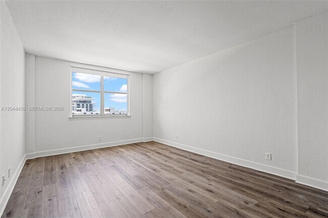 Building Photo - 401 69th St