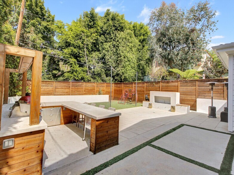 Building Photo - 10593 Kinnard Ave