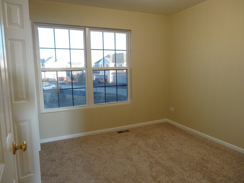 Building Photo - 1109 Clover Dr