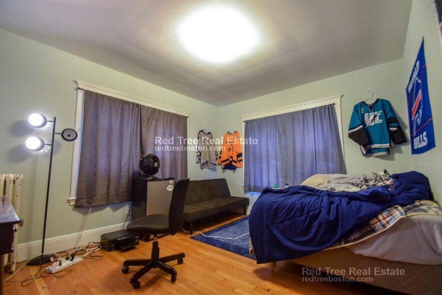 Building Photo - 15 Radnor Rd