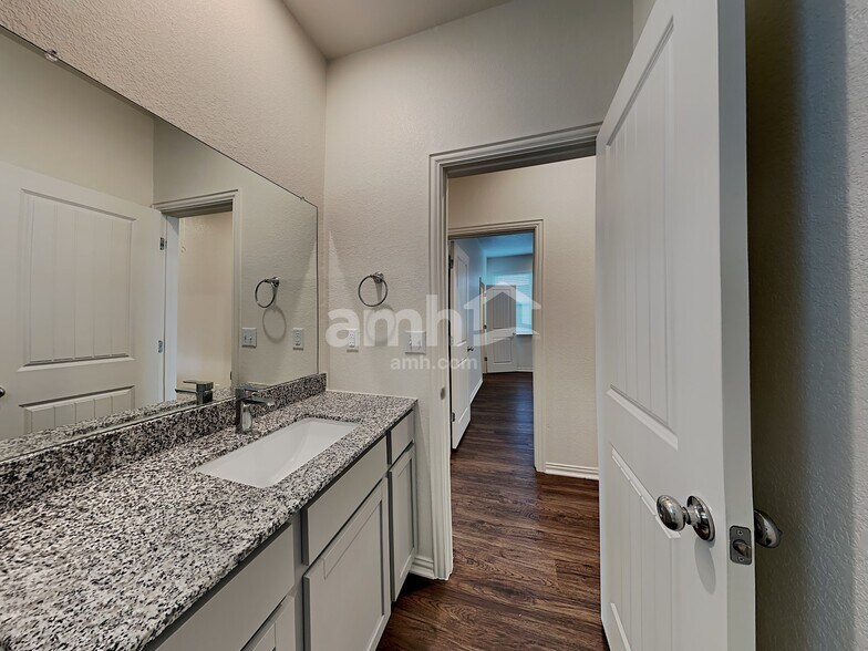 Building Photo - 2715 Spencebrook
