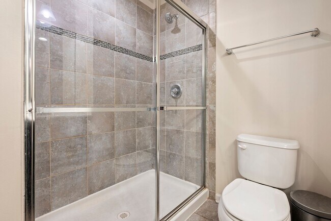 Building Photo - Luxury 3-Bed, 4-Bath Townhouse with Modern Amenities