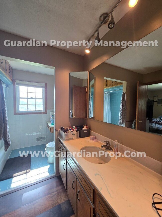 Building Photo - Available now! Spacious Brooklyn Center Home