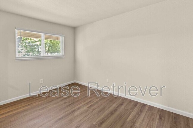 Building Photo - 850 Sequoia Blvd