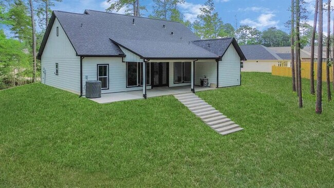 Building Photo - 12163 La Salle River Rd