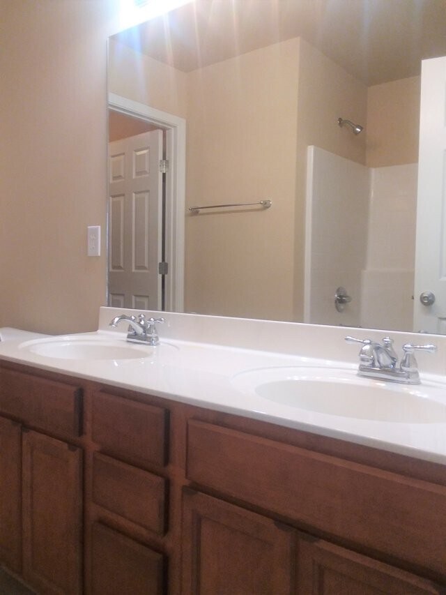 Building Photo - Antioch Townhouse.  Washer & Dryer Provided