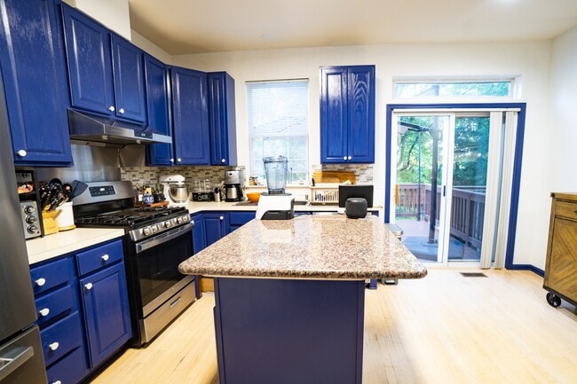 Building Photo - 8538 Towne Manor Ct