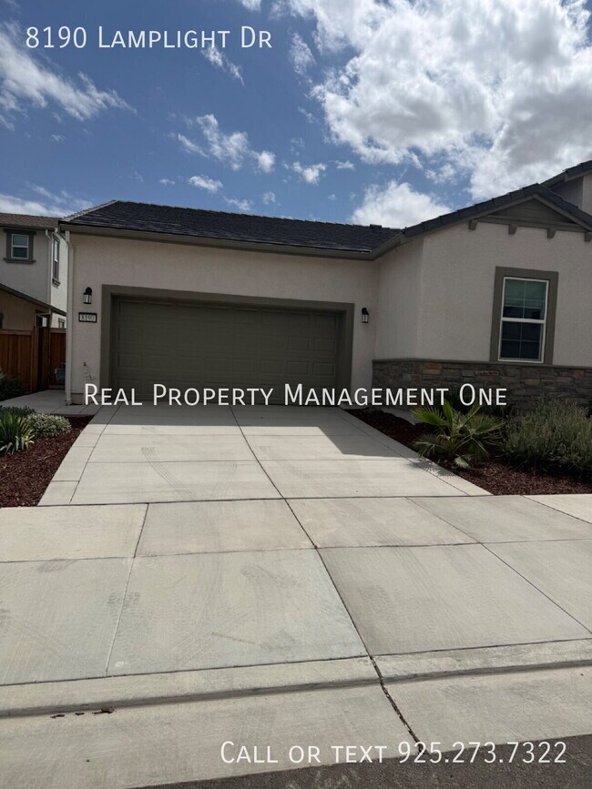 Building Photo - 8190 Lamplight Dr
