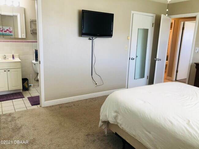 Building Photo - 3011 Princeton Ave