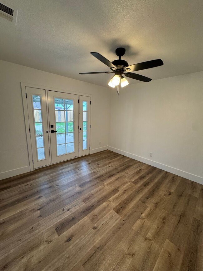 Building Photo - Newly Renovated 3 Bedroom 2 Bathroom Home in Santa Maria