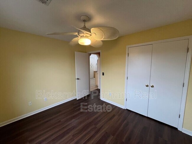 Building Photo - 165 Sweetwater Dr