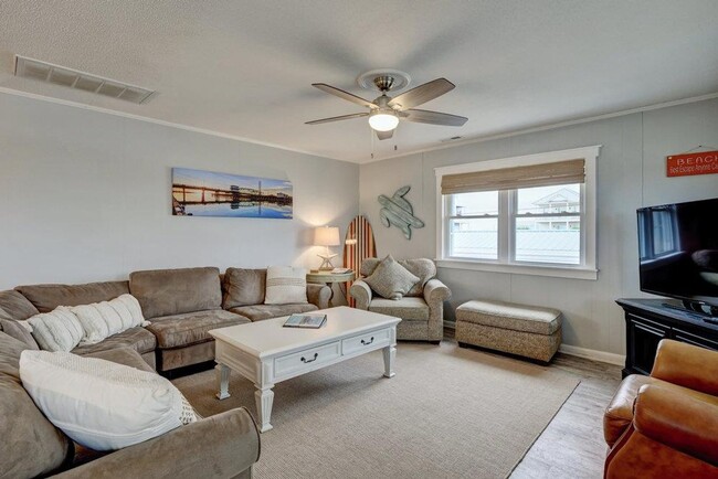Building Photo - FURNISHED OFF-SEASON MONTHLY RENTAL-STARTI...