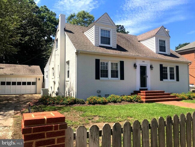 Building Photo - 1208 Littlepage St