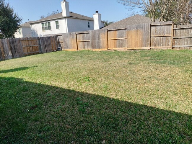 Building Photo - 14930 Sugarhollow Dr