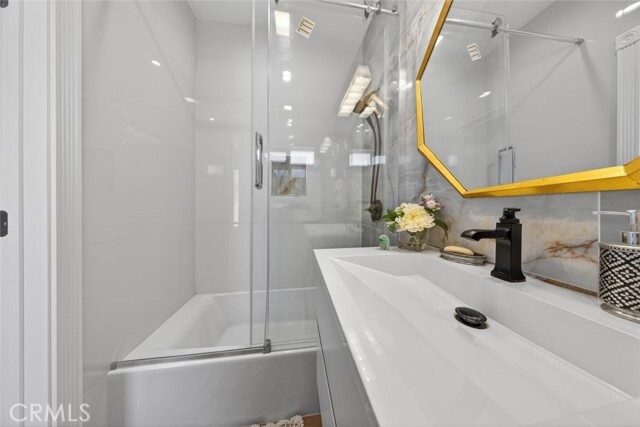 Building Photo - 327 Vine St