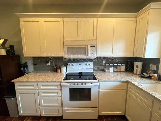 Building Photo - 1723 NW Wonderview Ave