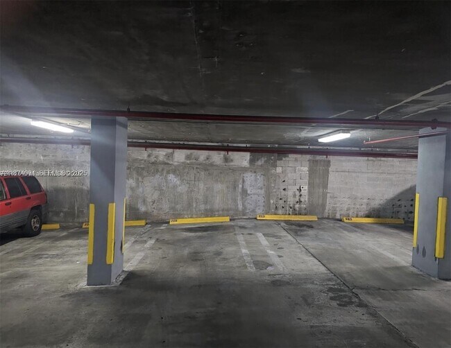 Building Photo - 102 SW 6th Ave