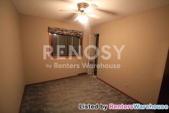 Building Photo - Spacious Expansive Wooded Lot in Shoreview