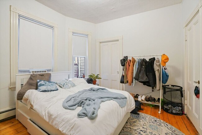 Building Photo - Great Mission Hill 4 bed