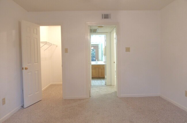 Building Photo - 1311 Antoine Dr