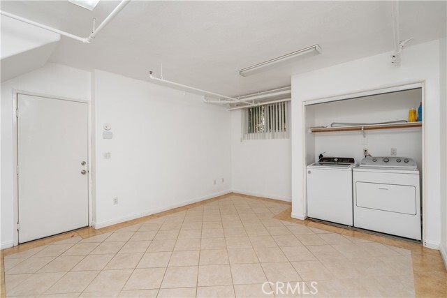 Building Photo - 14535 Margate St