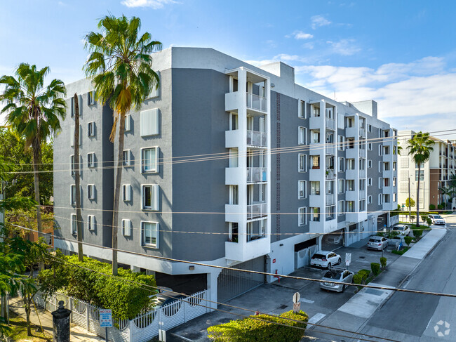 1010 NW 11th St Miami, FL 33136 - Aragon Plaza Condominiums