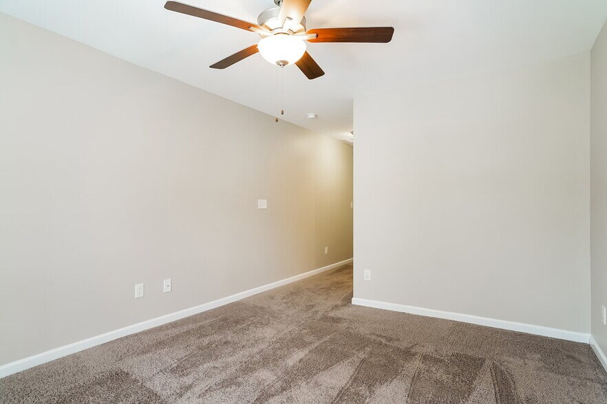 Building Photo - 105 Oakdale Ave