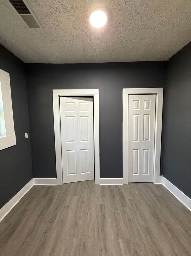 Building Photo - 3164 Yale Ave