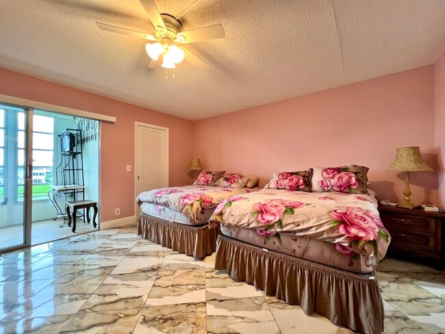 Building Photo - 313 Wellington L