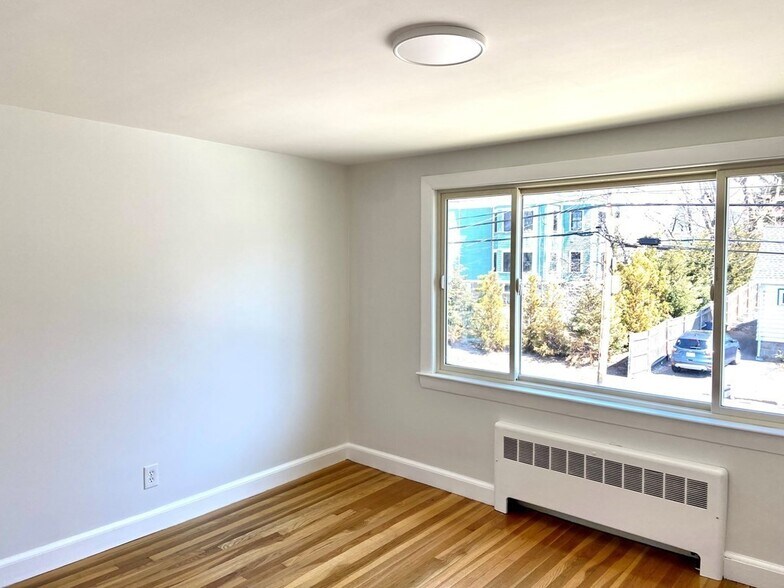 Building Photo - 640 Lagrange St
