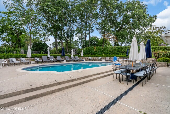 Building Photo - 455 W Lincoln Ave