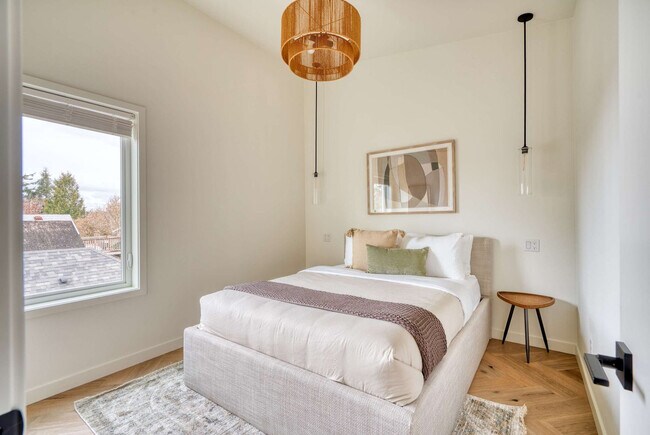 Building Photo - 5018 NE 26th Ave