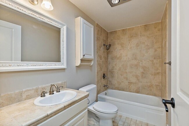 Building Photo - Beautiful home on large, landscaped flag lot - Available March