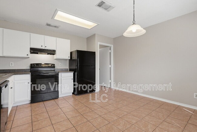 Building Photo - 6810 Saharastone Dr
